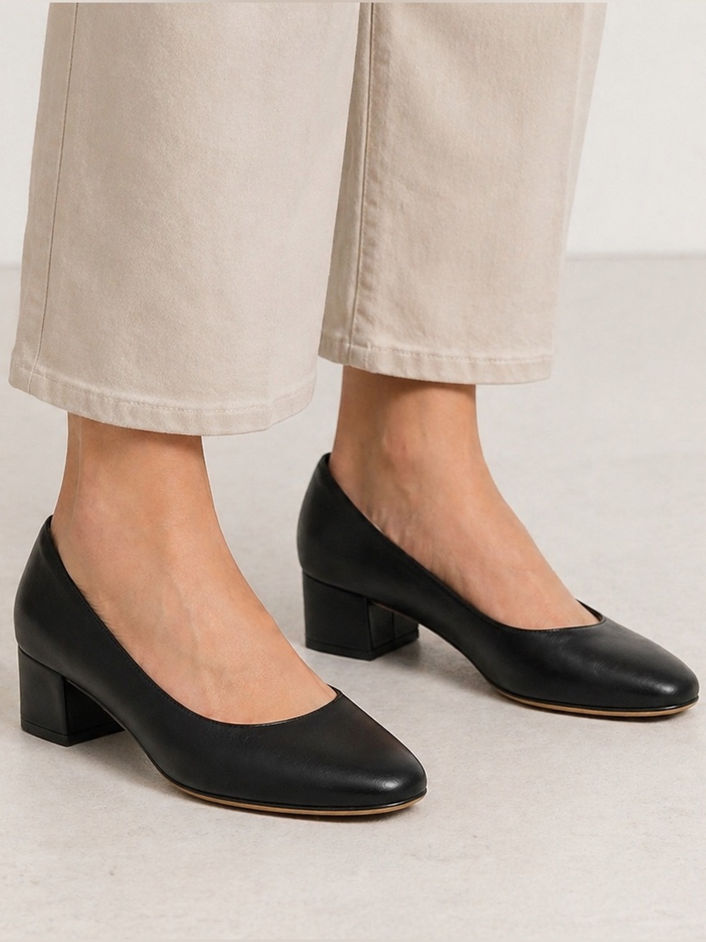 Clarks Cushion Soft Black Leather Block Heel Pumps – Size 7